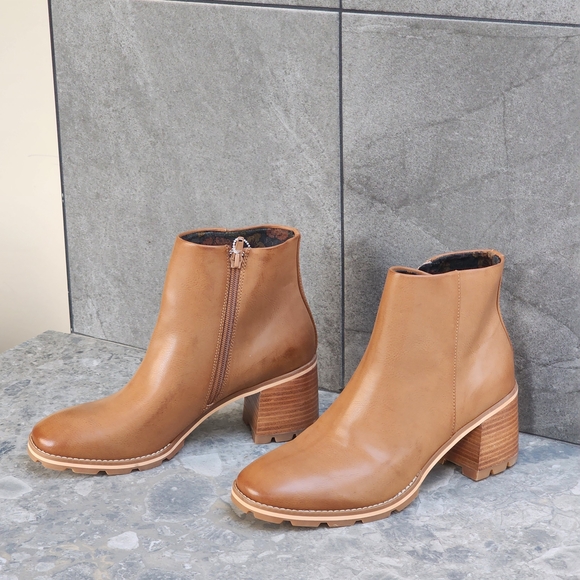 KORKS Gorgeous Burnished Finish Women's Tan Chandler Comfort Bootie Size 9 - Picture 2 of 8